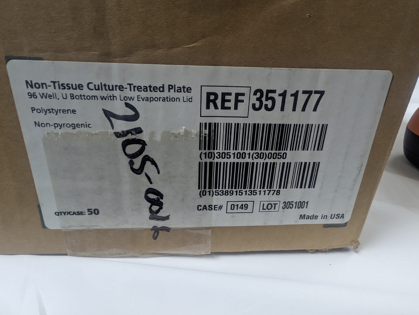 Falcon 351177 96-Well U-Bottom Microplate w/Lid Sterile Case of 50 (Worn Box)