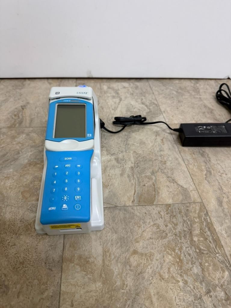 Abbott i-STAT 1 iSTAT1 MN: 300 Handheld Blood Hematology Analyzer System