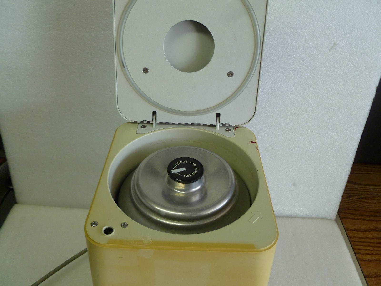BRINKMANN INSTRUMENTS EPPENDORF CENTRIFUGE 5415 C 1400RPM 250W