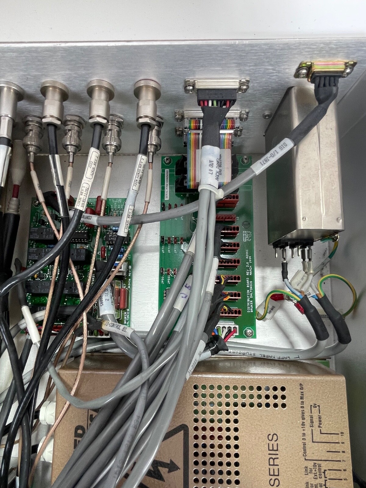 BRUKER INSTRUMENT HV 100-240V 50/60HZ 2A 250V – Used, with Scratches