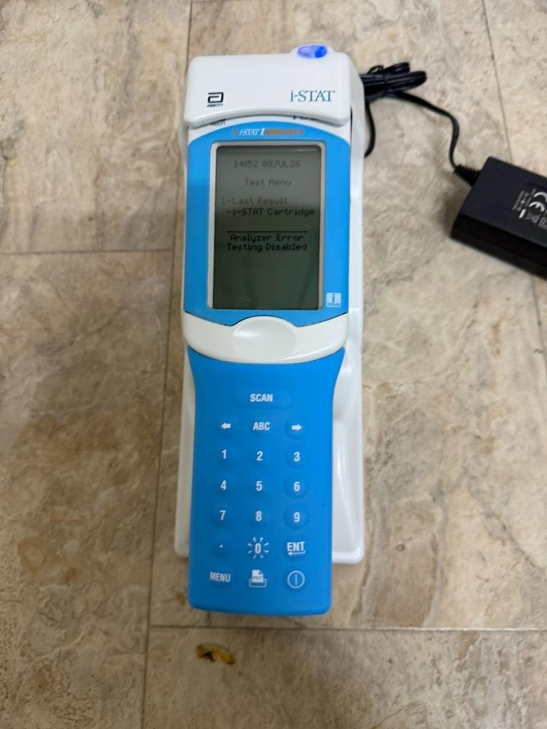 Abbott i-STAT 1 iSTAT1 MN: 300 Handheld Blood Hematology Analyzer System