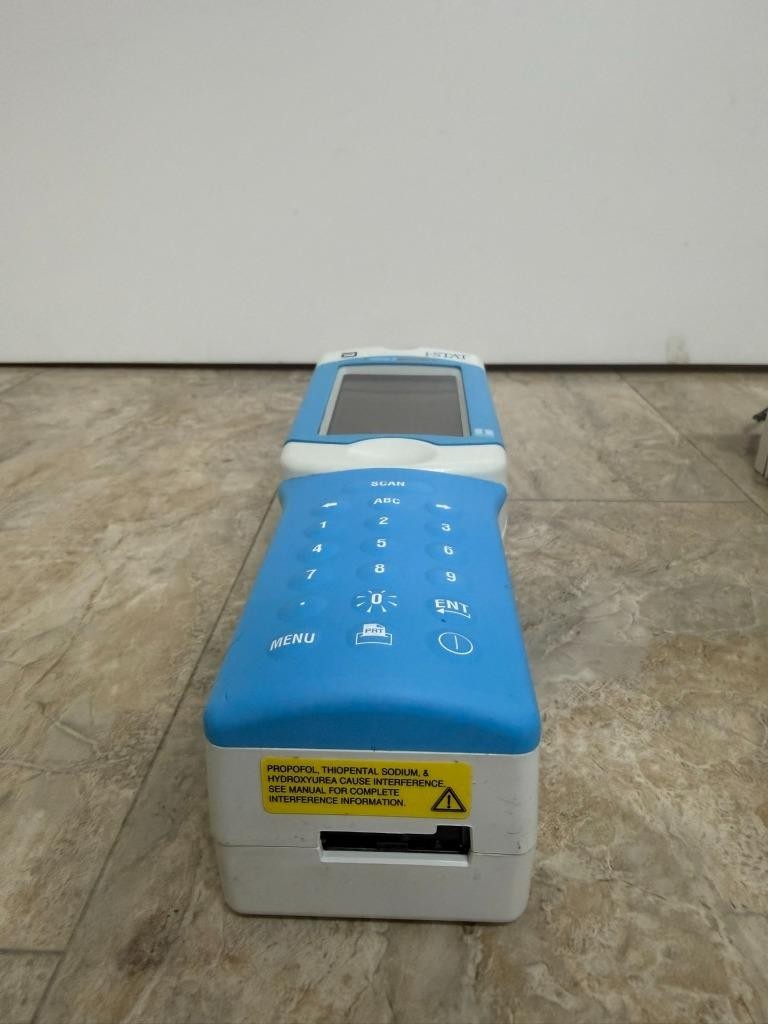 Abbott i-STAT 1 iSTAT1 MN: 300 Handheld Blood Hematology Analyzer System