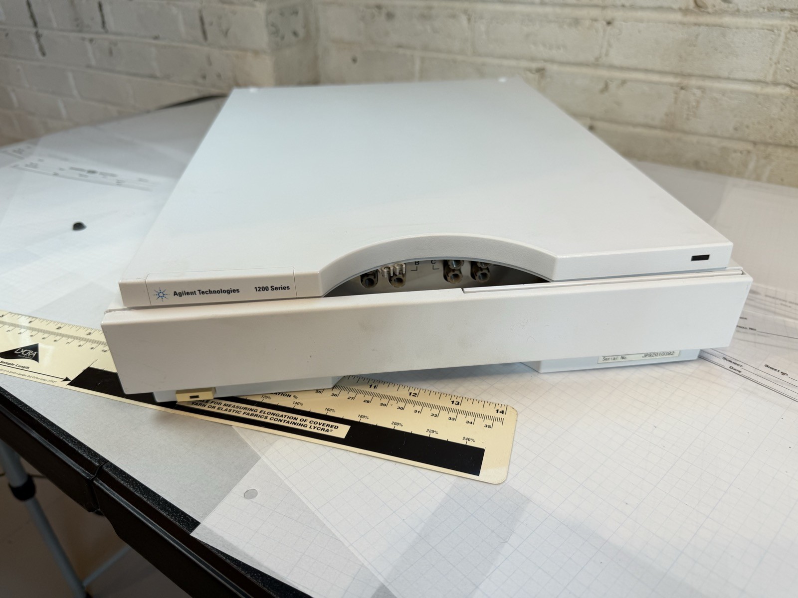 Agilent 1200 G1379B Micro Vacuum Degasser HPLC S/N JP82010382 — Powers On