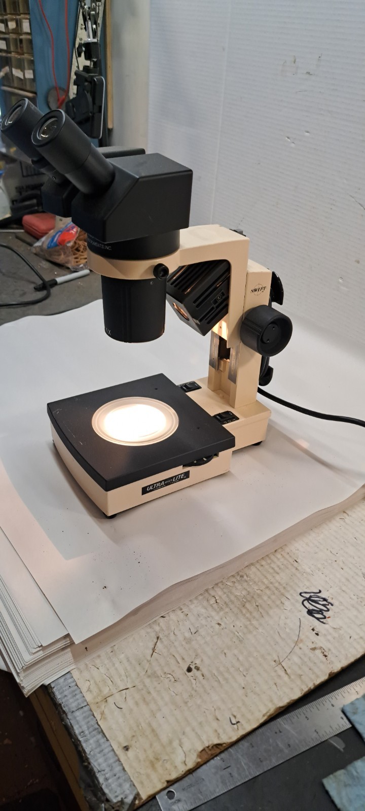 ULTRA LITE SWIFT ILLUMINATION SYSTEM STEREO MICROSCOPE MODEL SM90