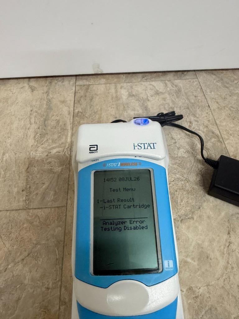 Abbott i-STAT 1 iSTAT1 MN: 300 Handheld Blood Hematology Analyzer System