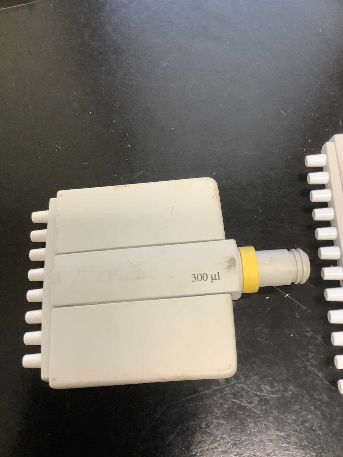 Unbranded Lot of 2 Multichannel Pipette 300ul