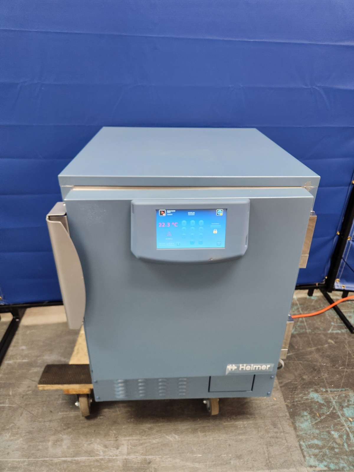 New Helmer iLR105-GX Undercounter Laboratory Refrigerator with Key(#2)