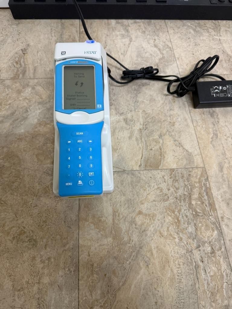 Abbott i-STAT 1 iSTAT1 MN: 300 Handheld Blood Hematology Analyzer System