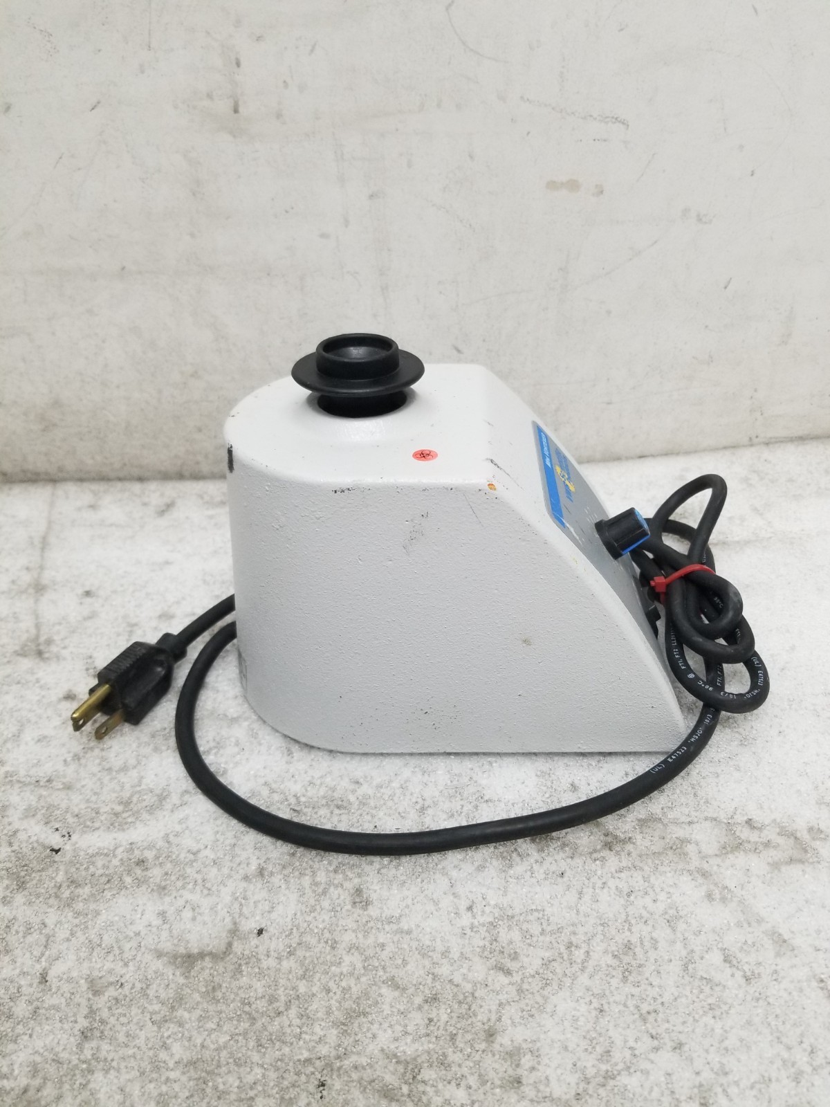 VWR 58816-121 Mini Variable Speed Bench Top Vortexer