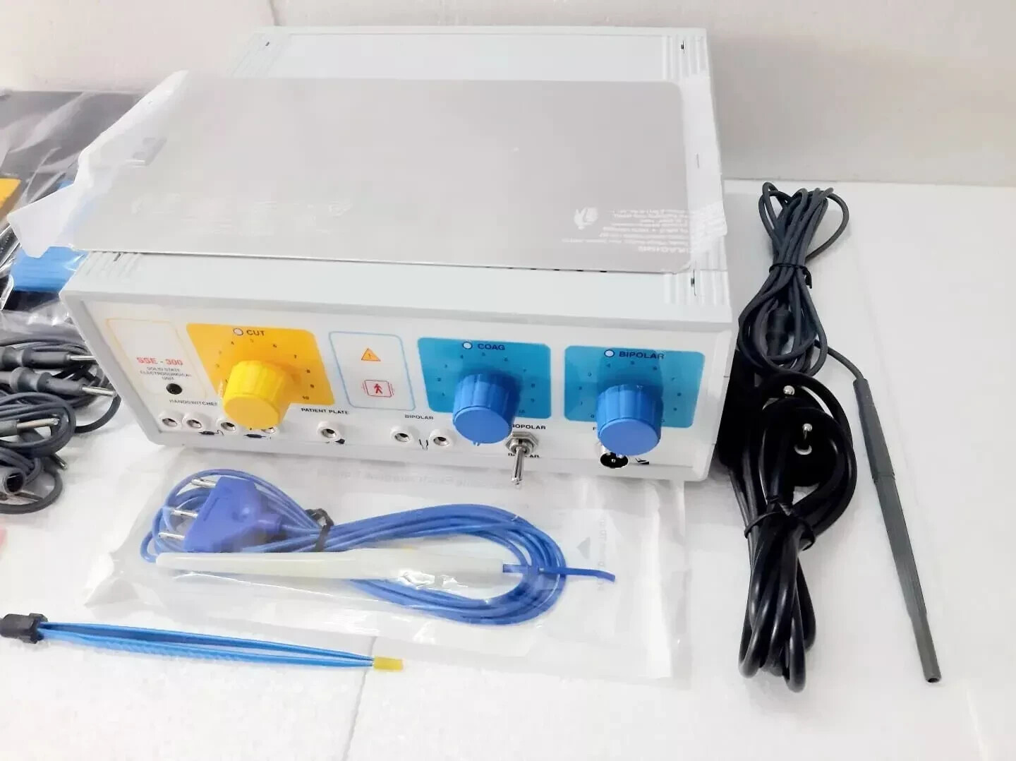 SSE 300 Analog Electrocautery Generator Unit Diathermy Machine Equipments Set