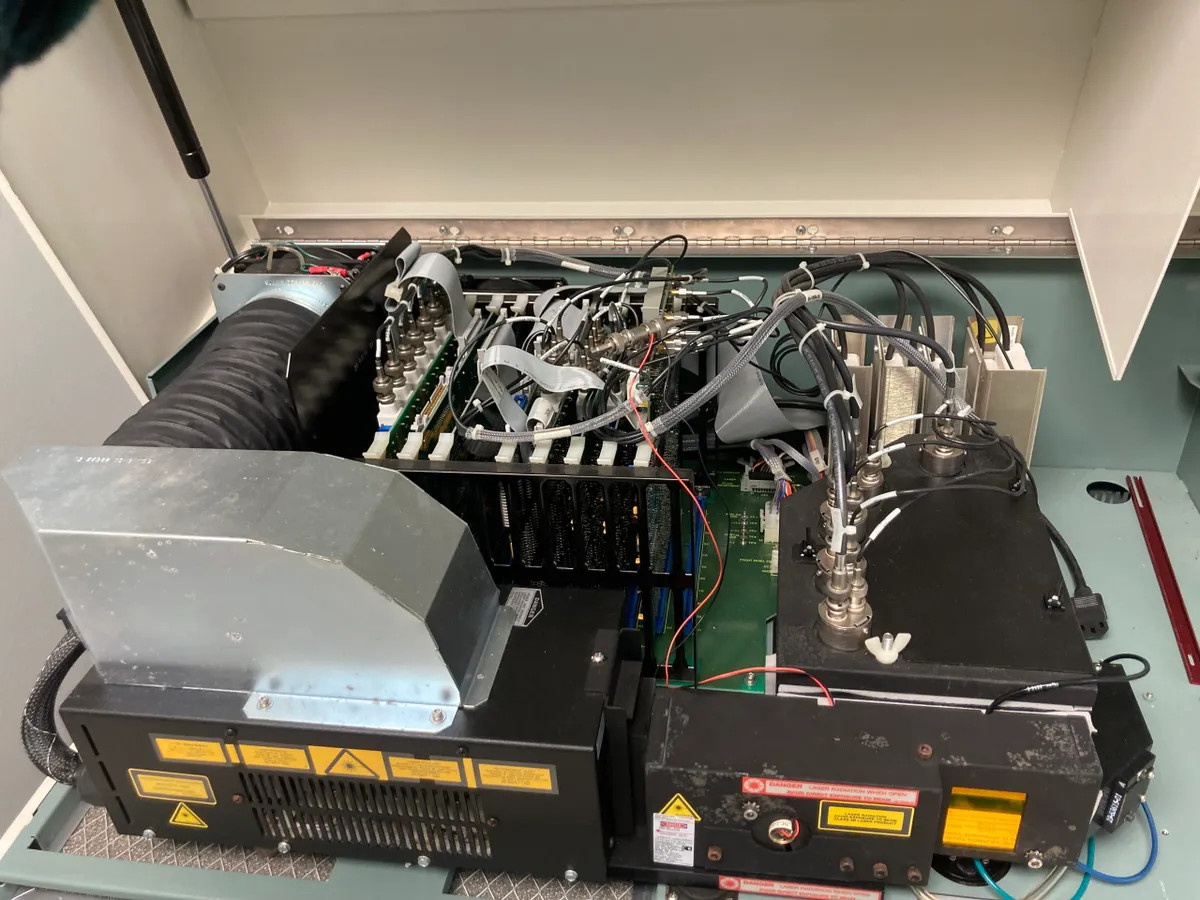 BD FACSCalibur Flow Cytometer w/ PC, Monitor & KB