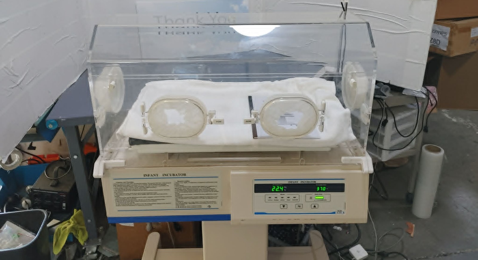 Medmay B-800 Infant Incubator Tilting w Transparent Cover/Camera O2 Sensor