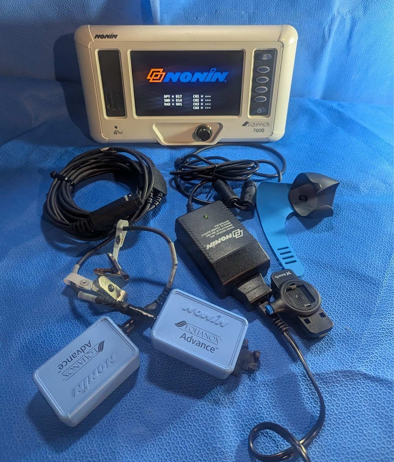 NONIN Medical Model 7600 Oximeter with Accessories