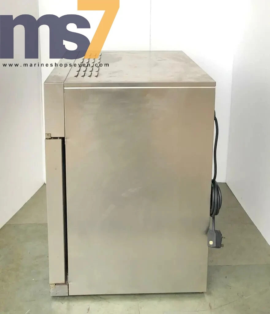 MEMMERT UFB 400 UNIVERSAL OVEN 230V 1400W