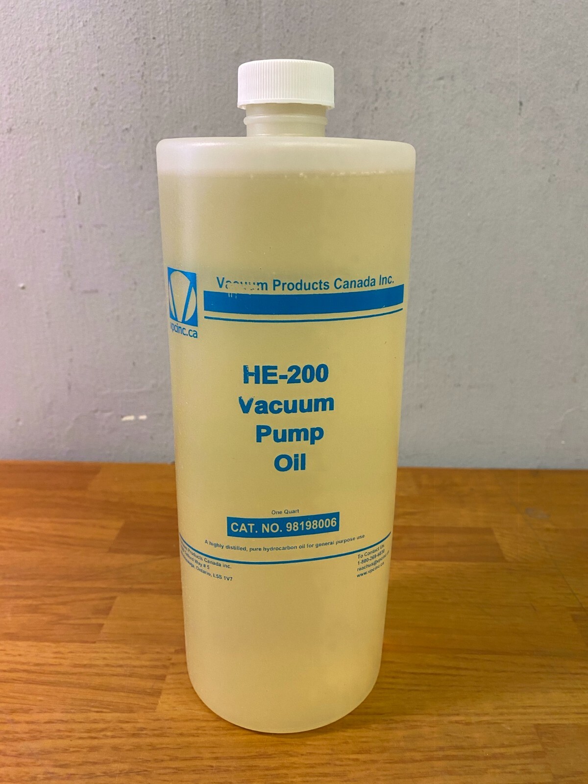 VACUUM PRODUCTS HE-200 Vacuum Pump Oil 1-Quart Bottle 98198006