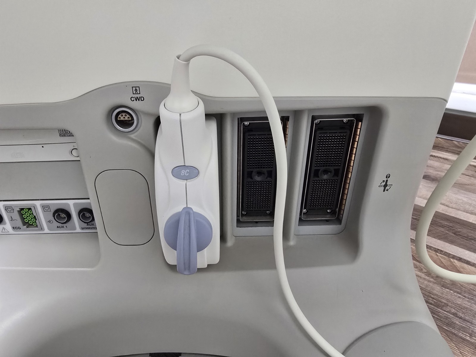 GE Logiq 5 Pro with Probe and Printer Ultrasound System Tested Working