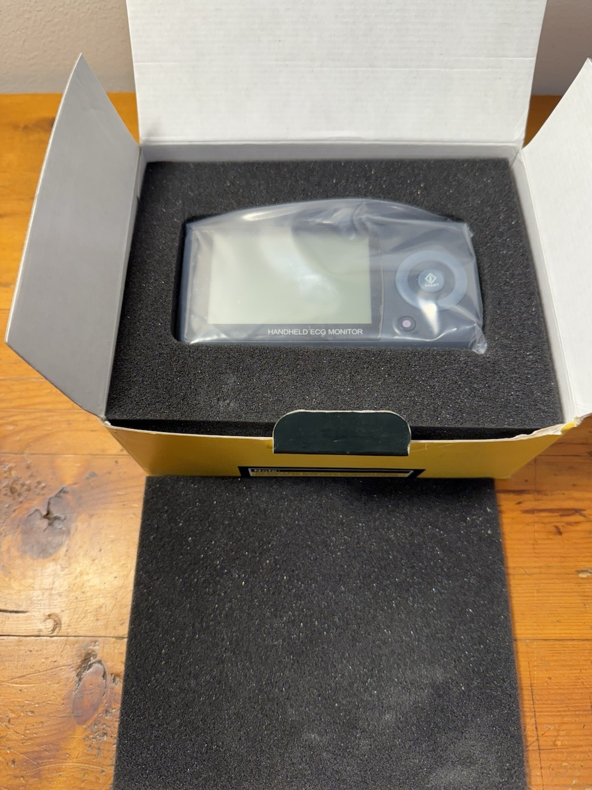 MD100A12 HANDHELD ECG Monitor Gray All Accessories New Open Box