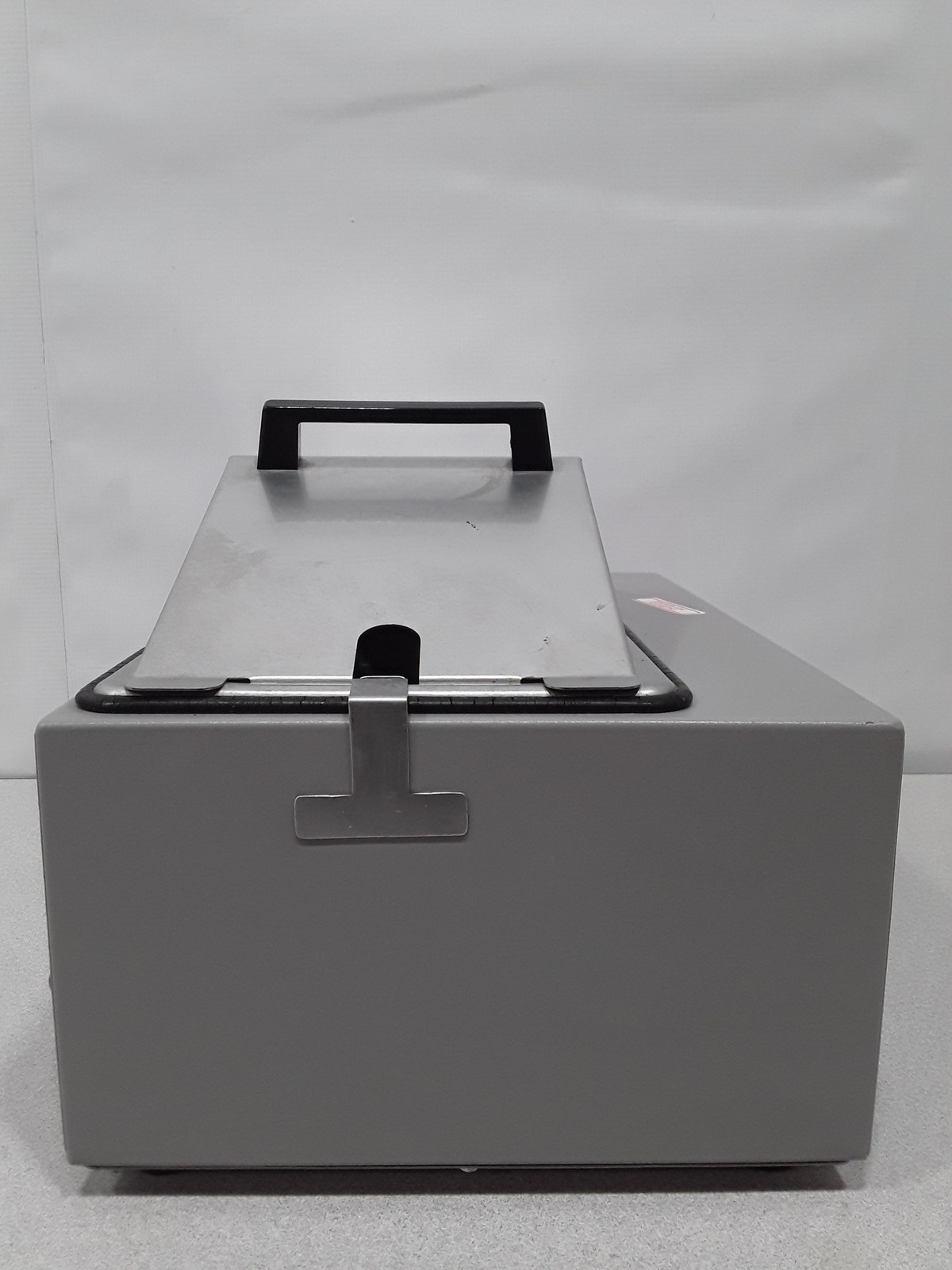 VWR 1208 General Purpose Laboratory Water Bath Analog Control 99.9C (3349118)