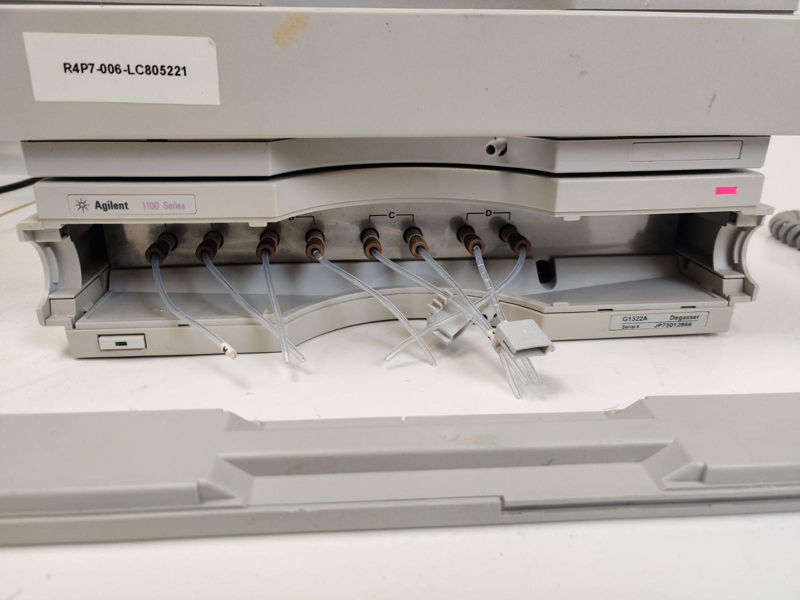 Agilent G1322A On-Line Vacuum Degasser 4-CH w Lid & Tray 1100 HPLC