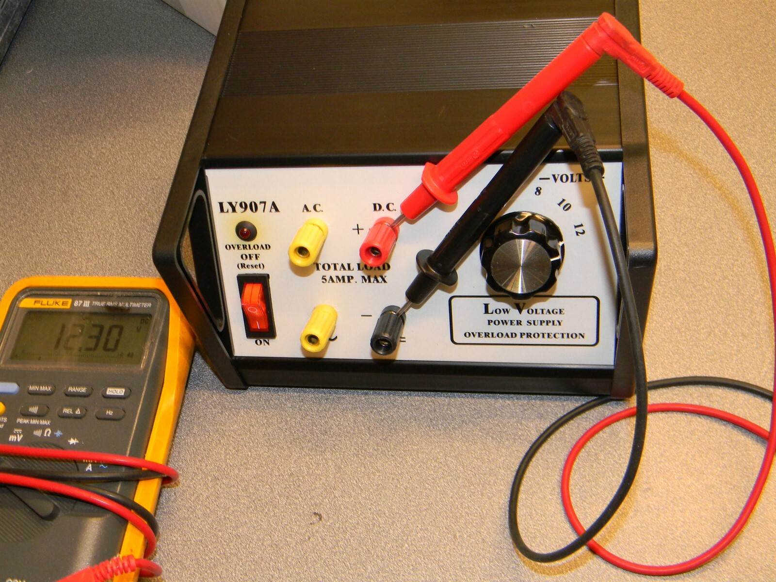 Lianying LY907 12V 5A AC/DC Regulated Power Supply W Overload Protect NIB