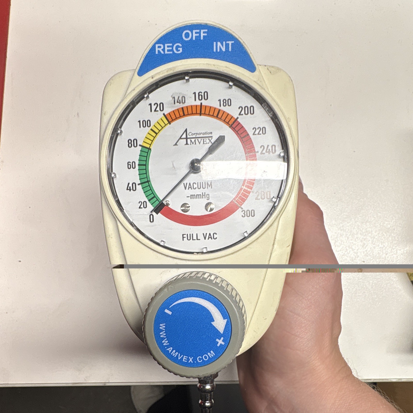 AMVEX Vacuum Regulator w/ Analog Gauge/0-300 mmHg