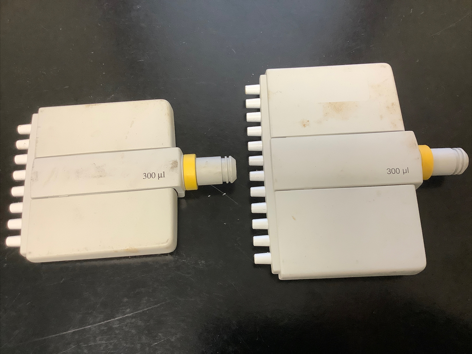 Unbranded Lot of 2 Multichannel Pipette 300ul