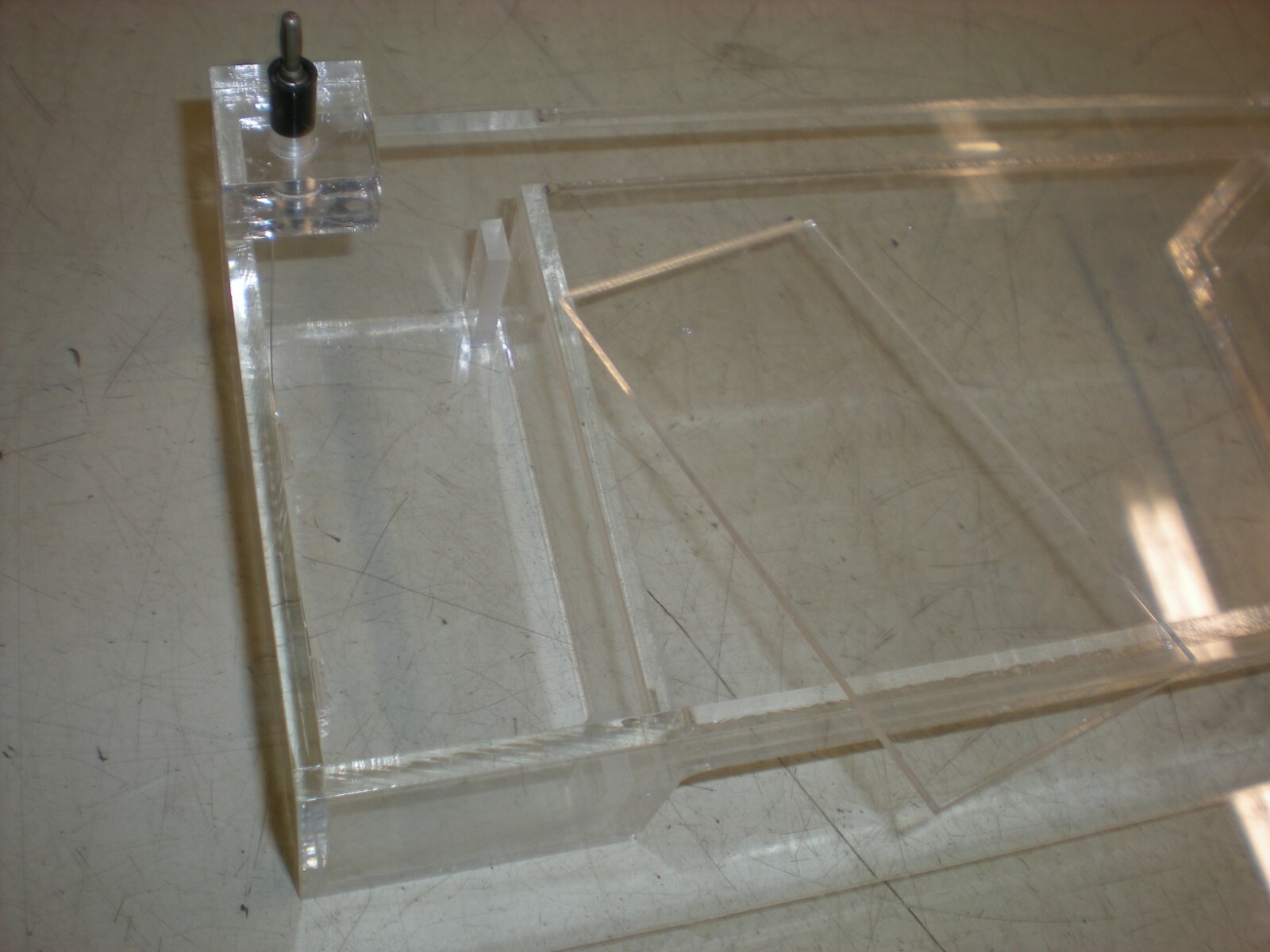 Unbranded Electrophoresis Unit with Buffer Dam Plate