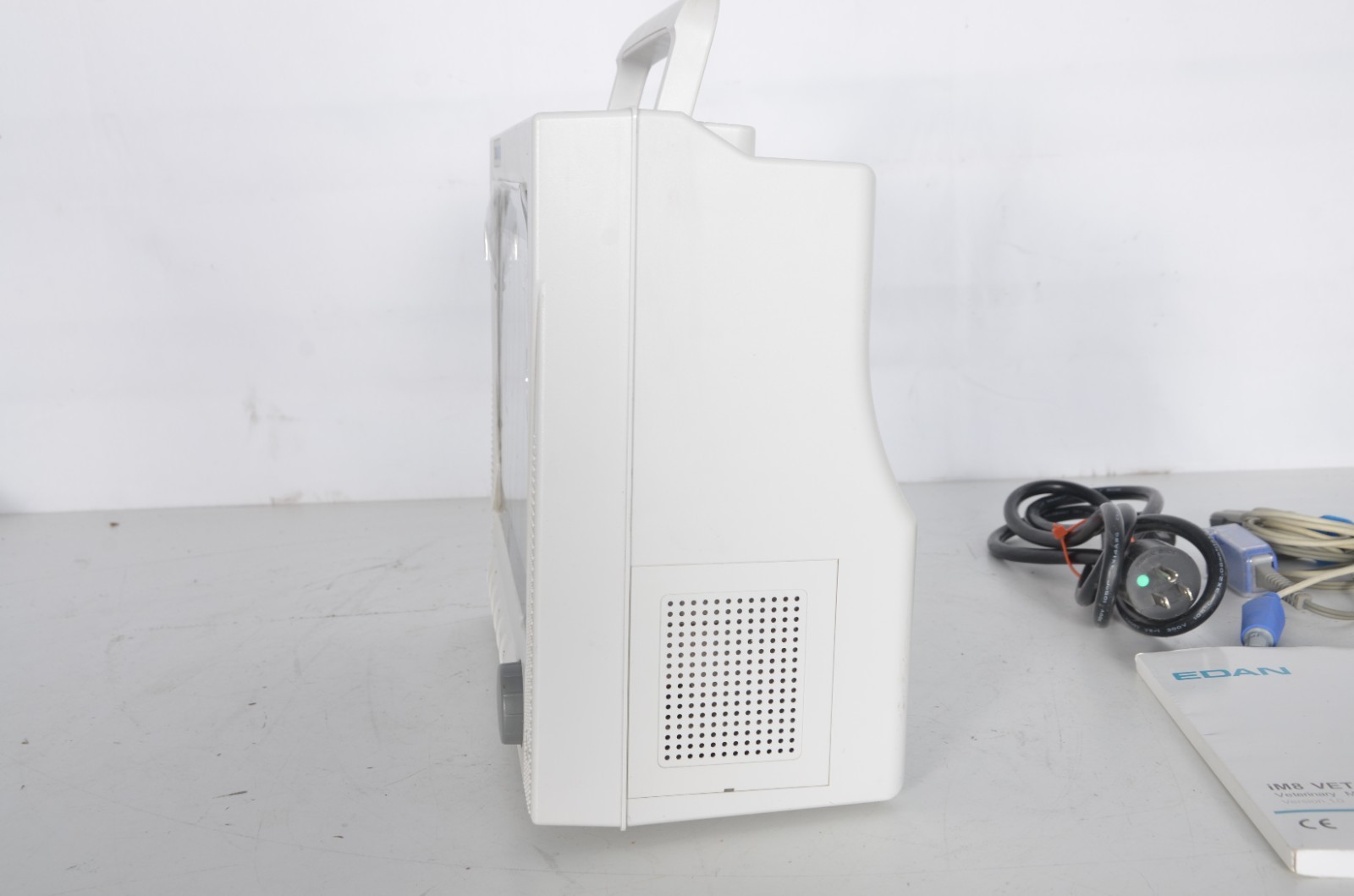Edan iM8 VET Veterinary Pet Animal Patient Monitor With Attachments Tested Works