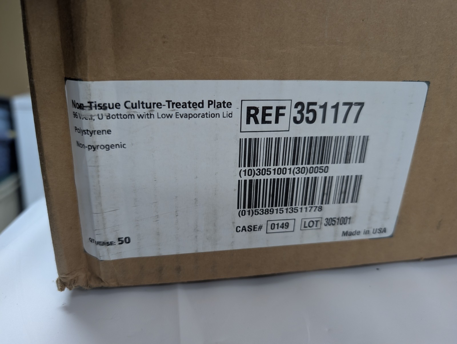 Falcon 351177 96-Well U-Bottom Microplate w/Lid Sterile Case of 50 (Worn Box)