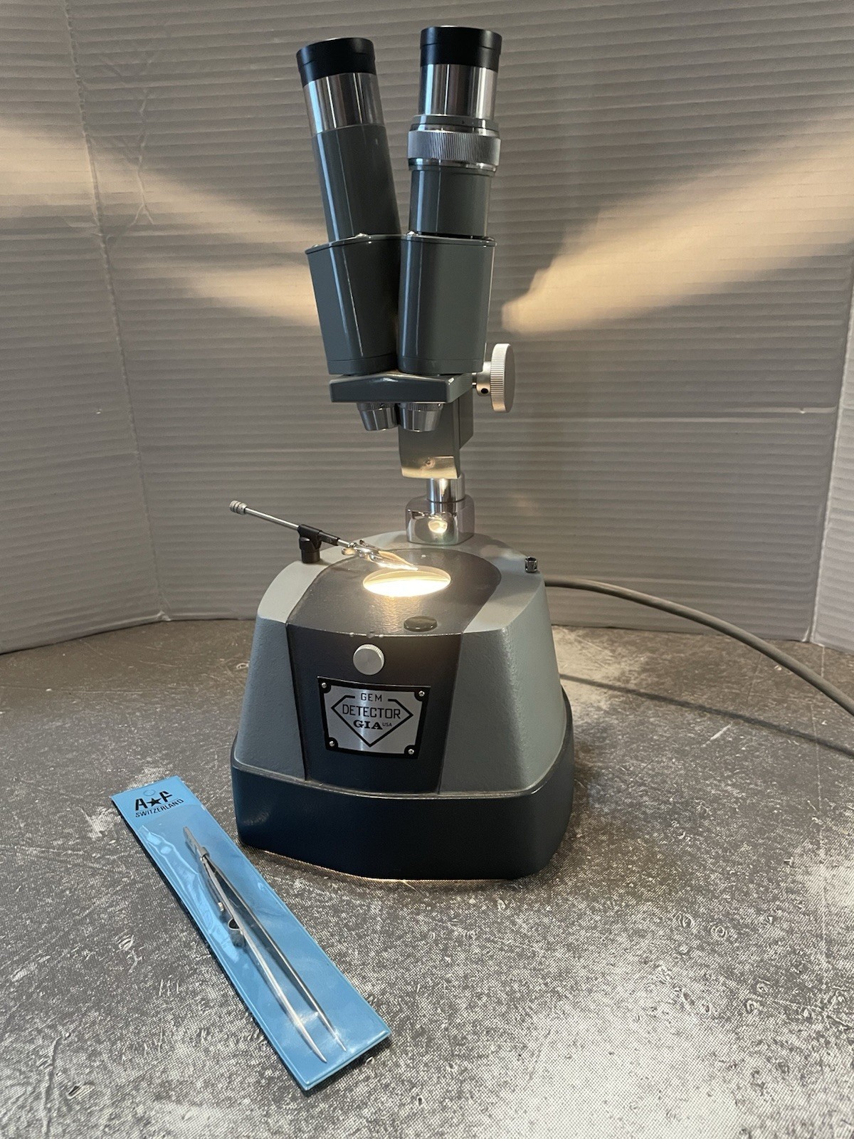 GIA Gem Detector Microscope No. 73-105 Tested Turns On Please Read Desc ….#986