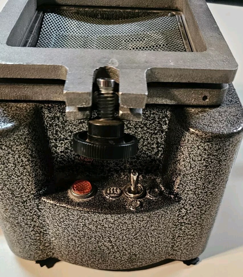 Ultradent P105-U01 Dental Lab Vacuum Forming Machine