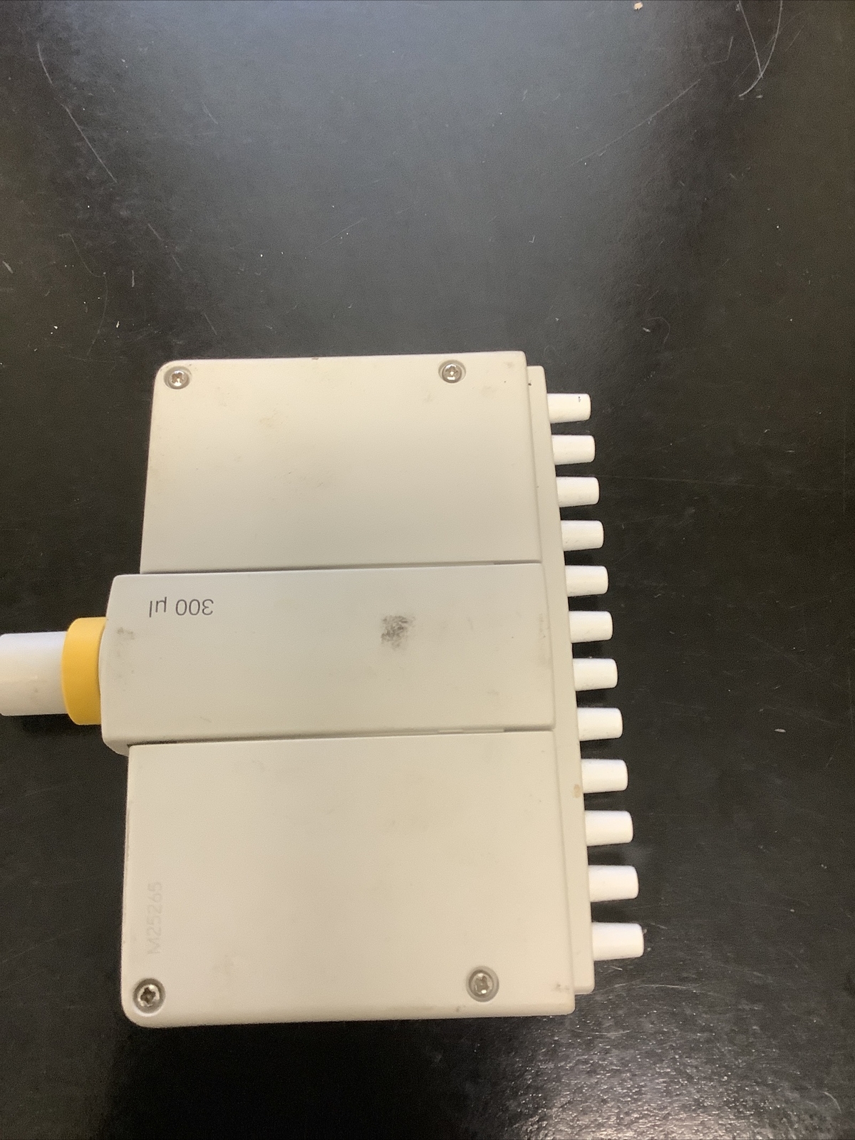 Unbranded Lot of 2 Multichannel Pipette 300ul