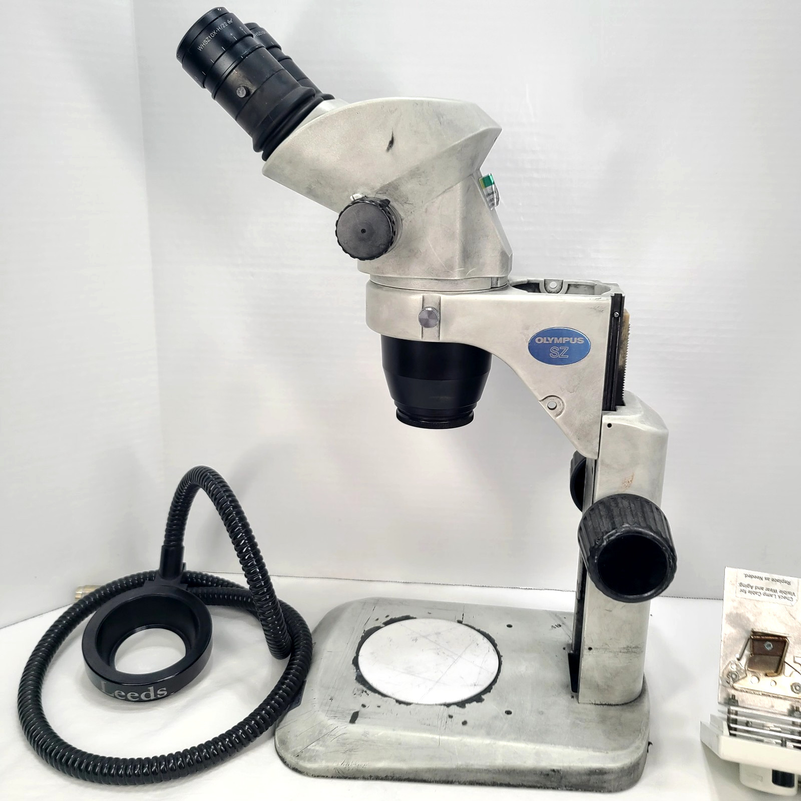 Olympus SZ-61 Stereozoom Microscope w/ 2 x WHSZ10x-H/22 Eye Pieces **READ**