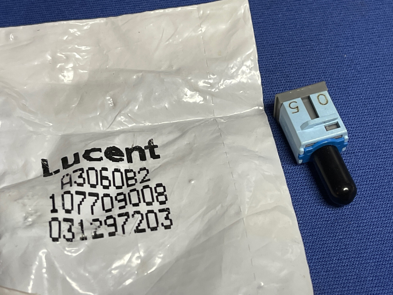 QTY-1 A3060B2 LUCENT 107709008 Fiber Optic CONNECTOR NOS LAST ONES