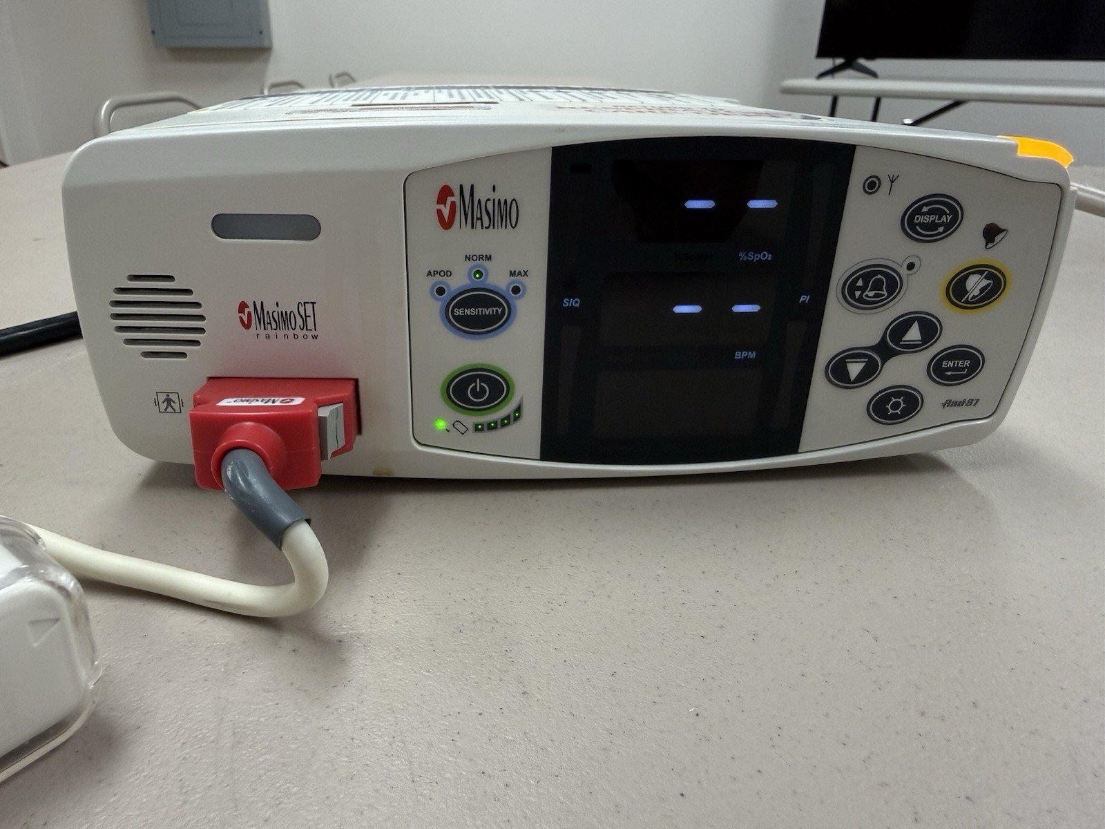 Masimo Rad-87 Handheld Patient Monitor, SET rainbow SpO2 Pulse Rate, Cables