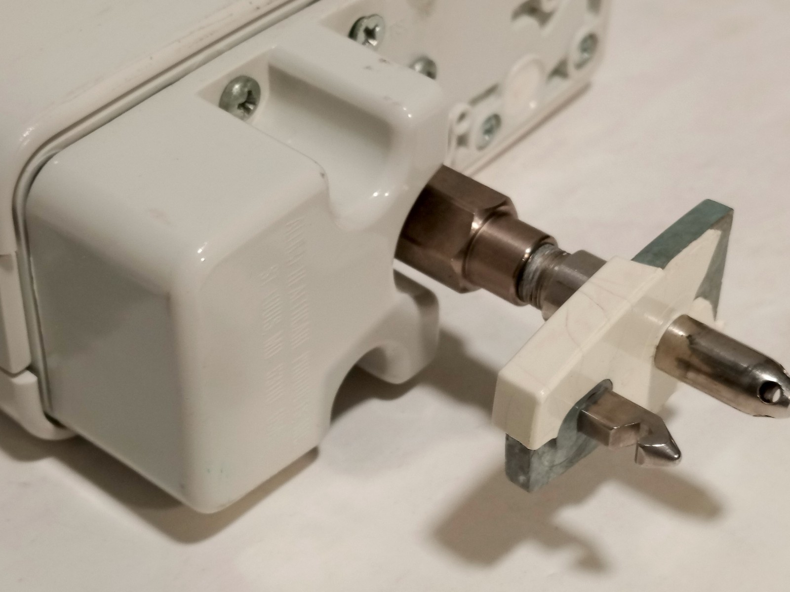 Allied Vacutron Chemetron Continuous Suction Regulator Medical Vacuum Gauge