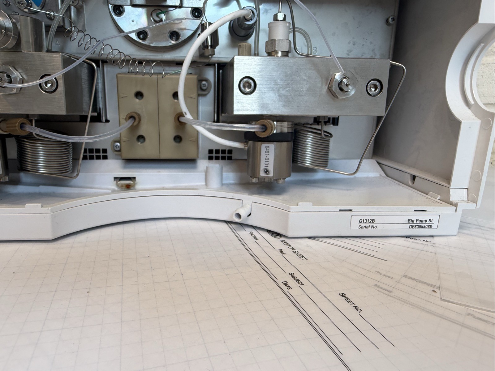 Agilent 1200 G1312B Binary Pump SL HPLC S/N DE63059088 — Powers On, Pumps Water