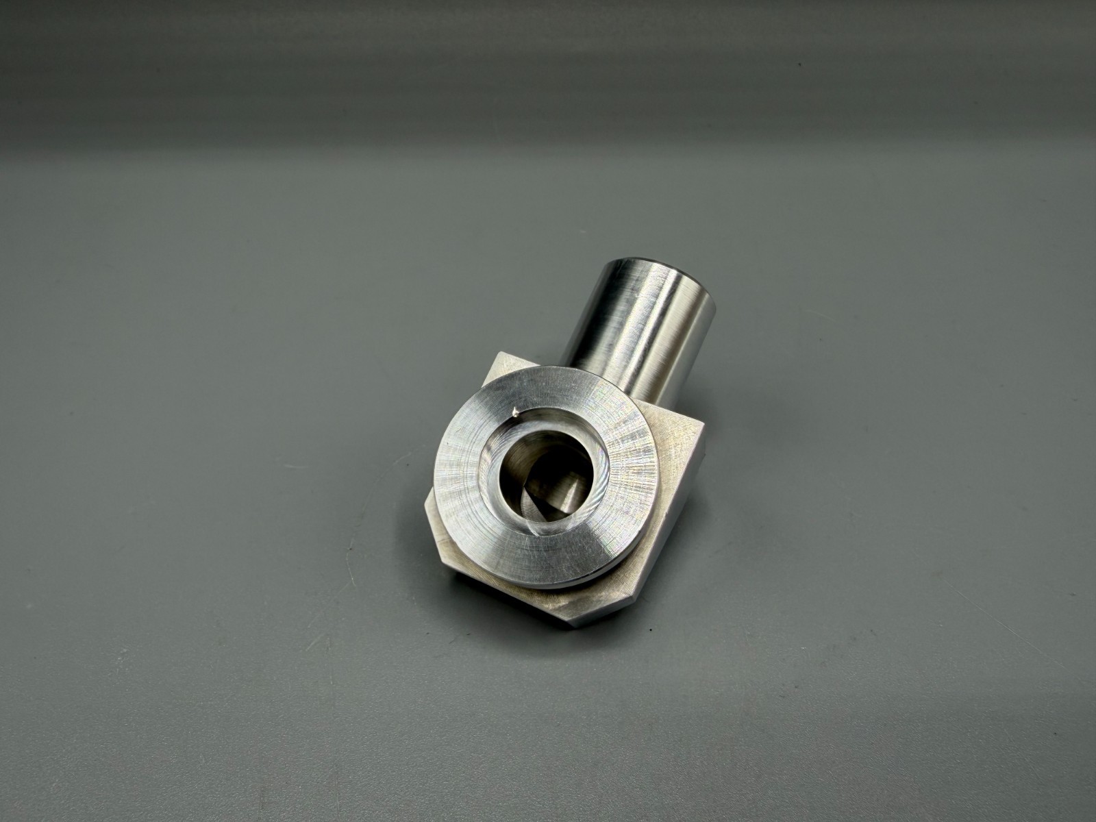 Agilent 5973 KF 16 flangex5/8 inch id hose barb elbow G2589-20041 (New)