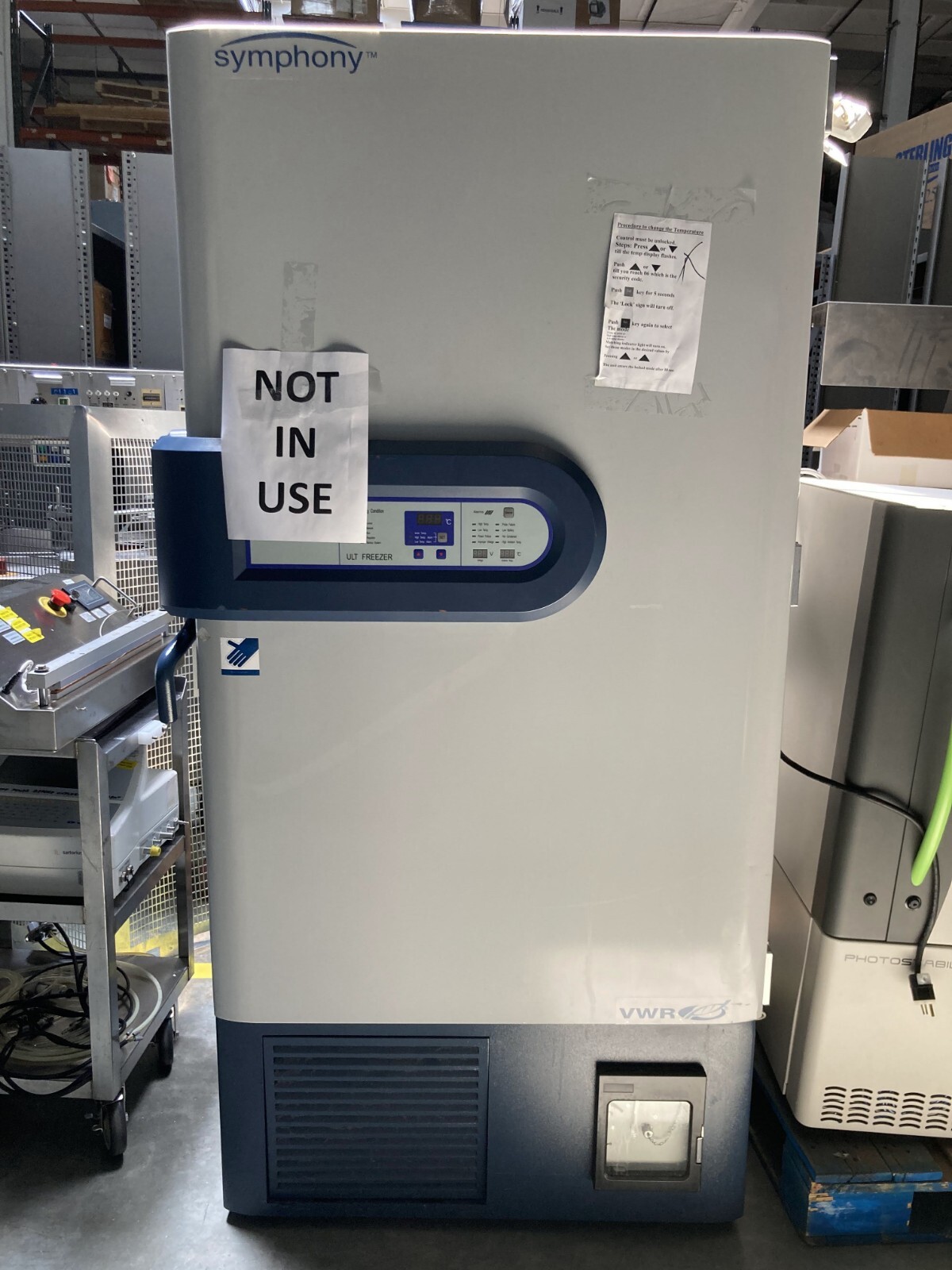 VWR Symphony 414004-201 Ultra Low-Temperature ULT Freezer w/ Shelves Haier