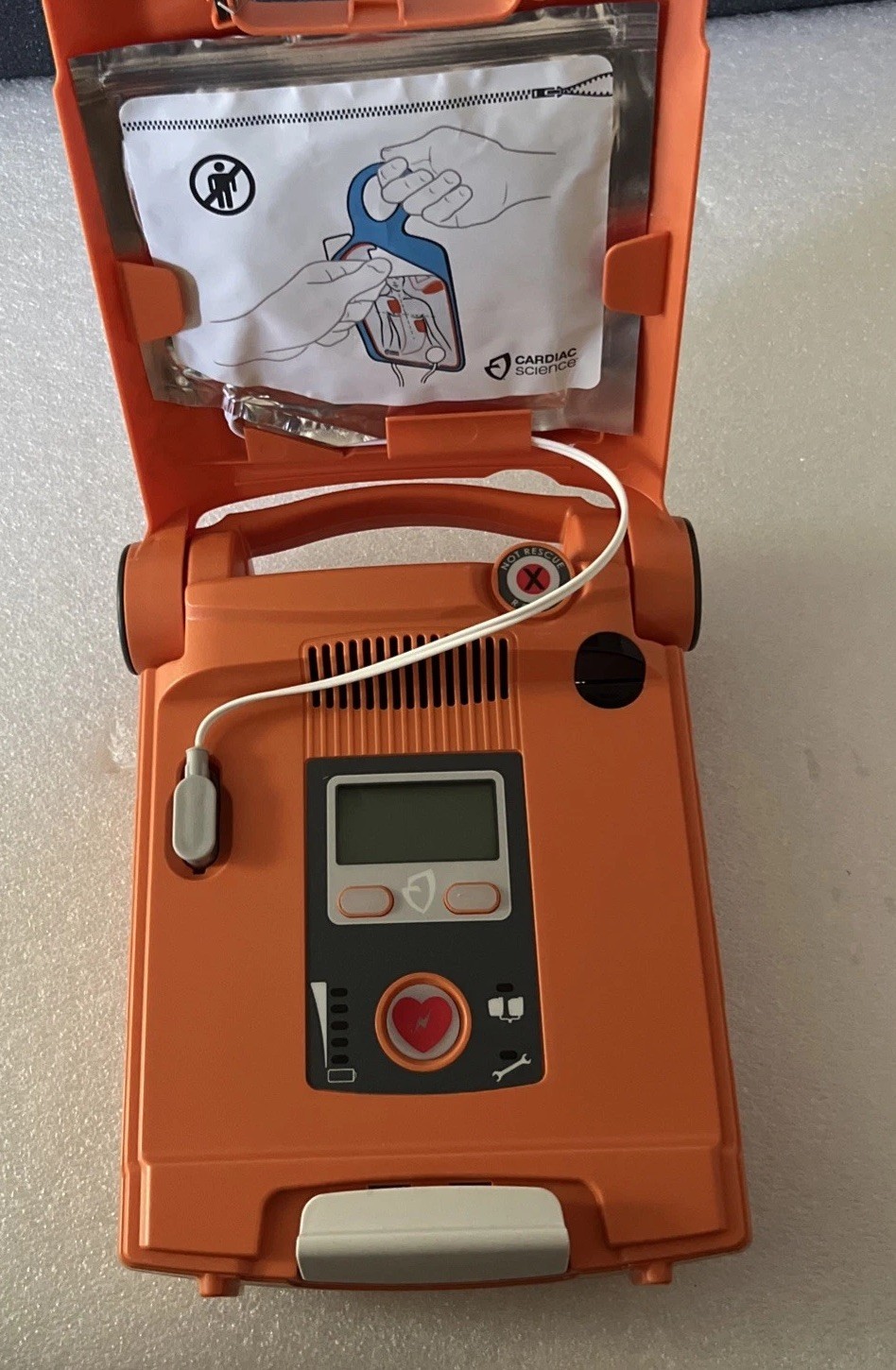 Cardiac Science Training Device & Remote (REF: 190-5020-001; SN: G5T016392)