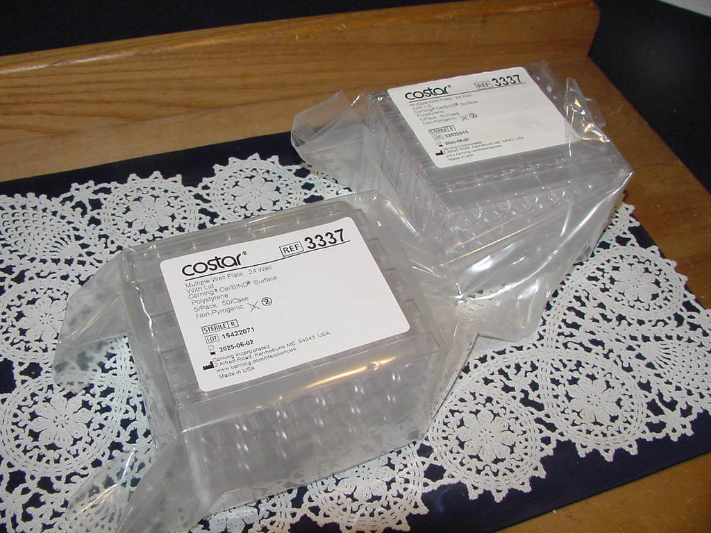 Lot of Two (2) Costar 3337 Multiple Well Plates, 24 Well w/Lid Corning CellBIND
