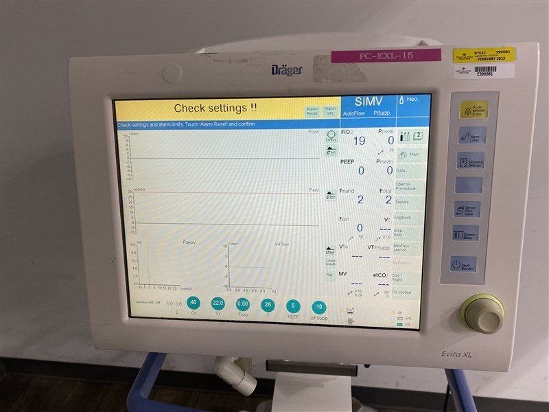 Draeger Medical Evita XL Ventilator. Works! Money Back