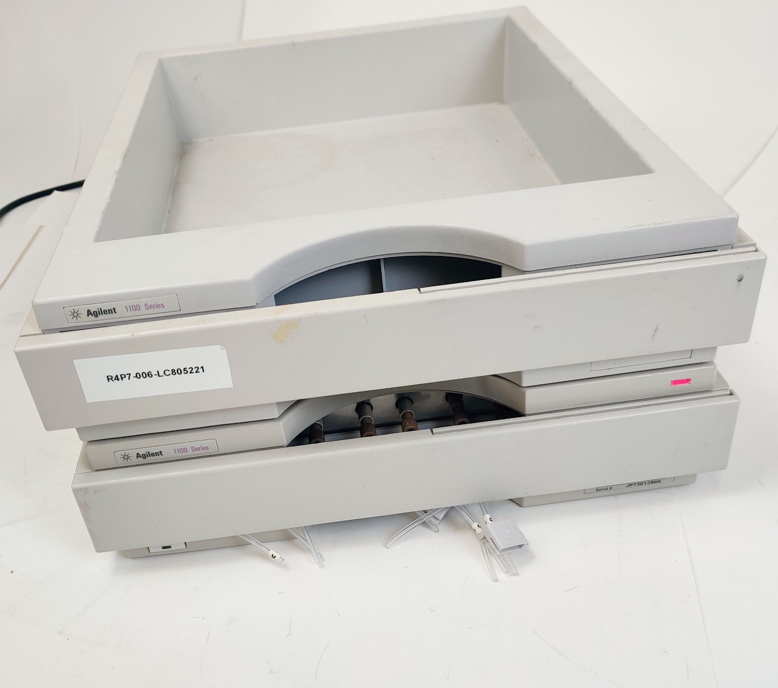 Agilent G1322A On-Line Vacuum Degasser 4-CH w Lid & Tray 1100 HPLC
