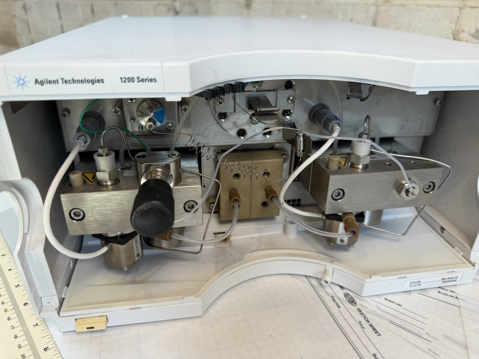 Agilent 1200 G1312B Binary Pump SL HPLC S/N DE63059088 — Powers On, Pumps Water