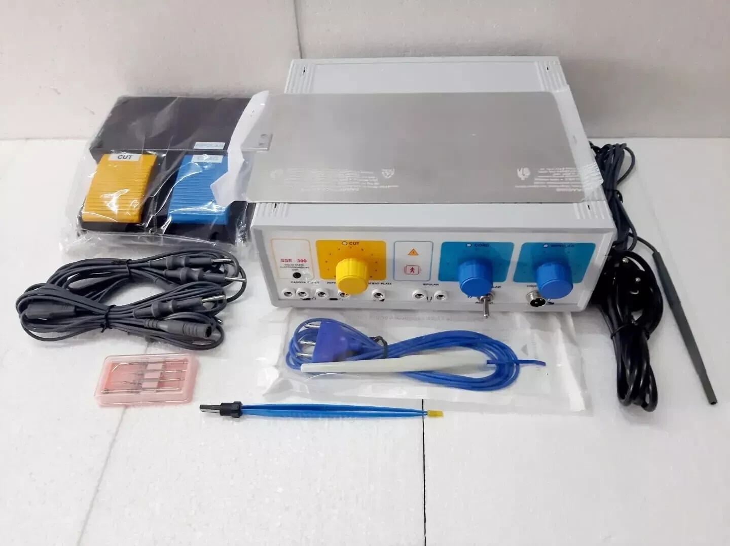 SSE 300 Analog Electrocautery Generator Unit Diathermy Machine Equipments Set