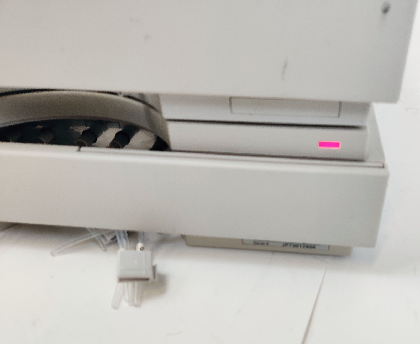 Agilent G1322A On-Line Vacuum Degasser 4-CH w Lid & Tray 1100 HPLC