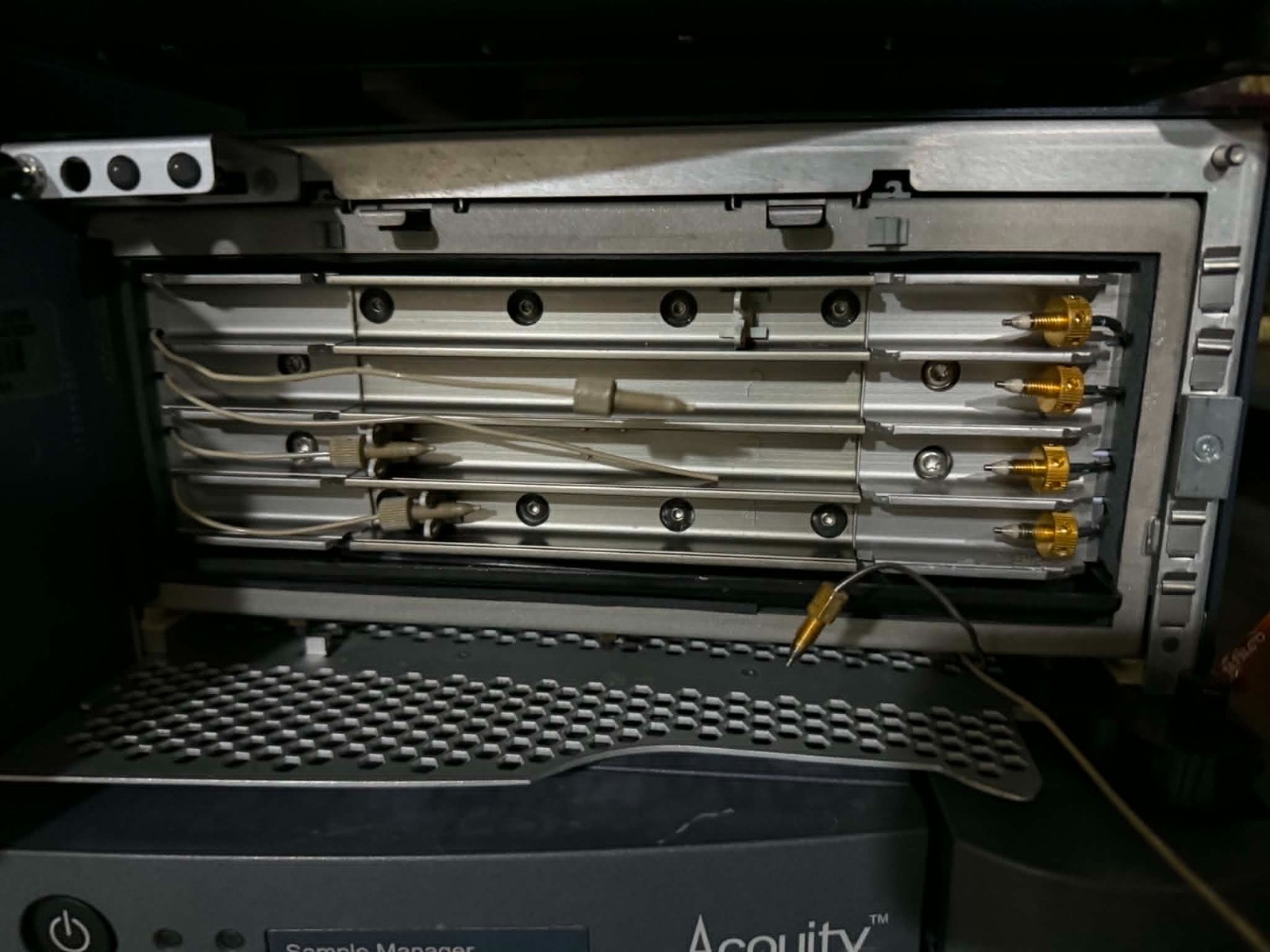 Waters Acquity UPLC SQD MS Mass Spectrometer PDA Detector UPM UPS Binary Solvent