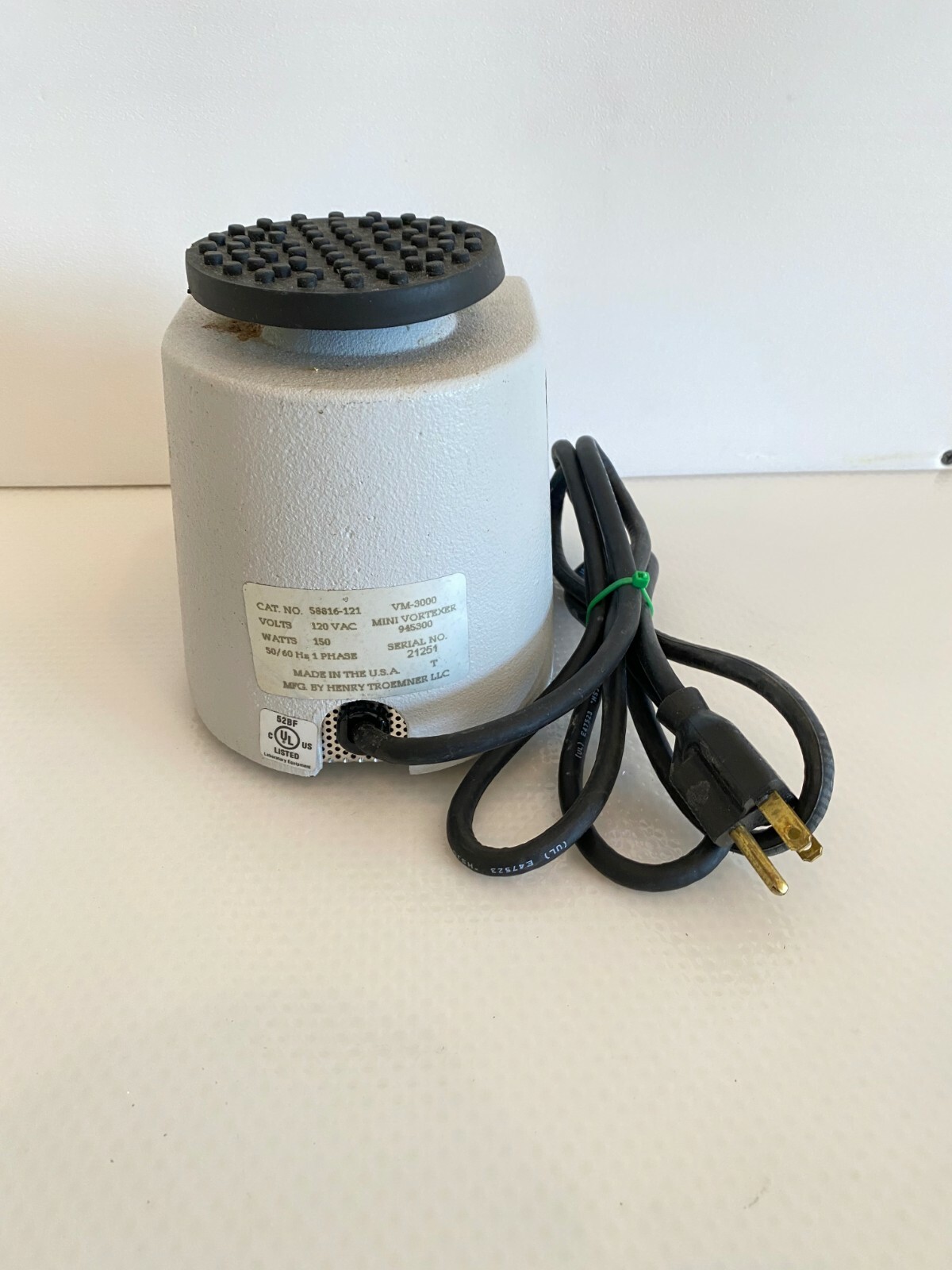 VWR Mini Vortexer 58816-121 Model 945300 VM-3000 Flat Top With Warranty