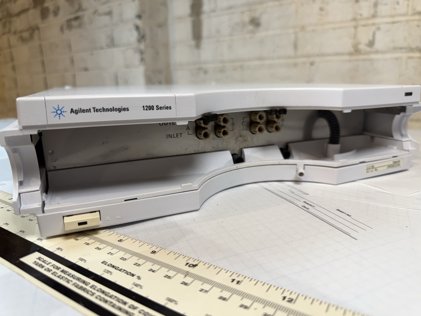 Agilent 1200 G1379B Micro Vacuum Degasser HPLC S/N JP60802244 — Powers On