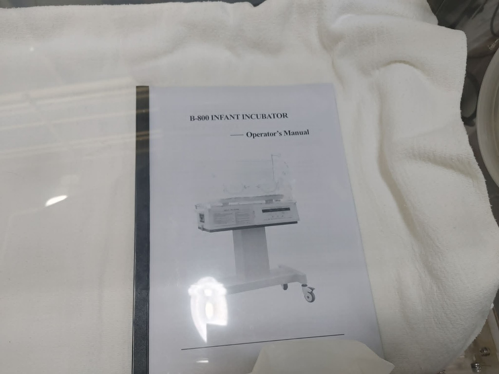 Medmay B-800 Infant Incubator Tilting w Transparent Cover/Camera O2 Sensor